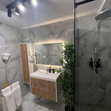 Lagoon 705 Apartment *