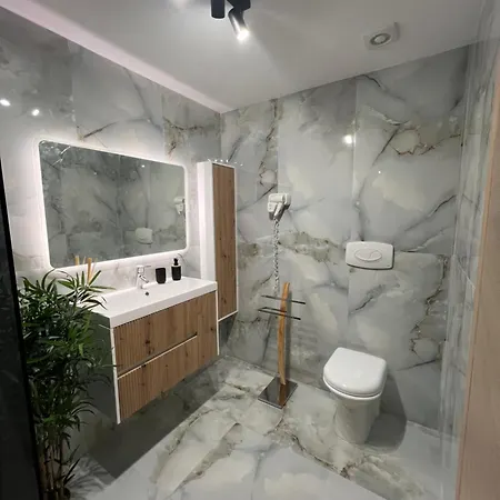 Lagoon 705 Apartman *