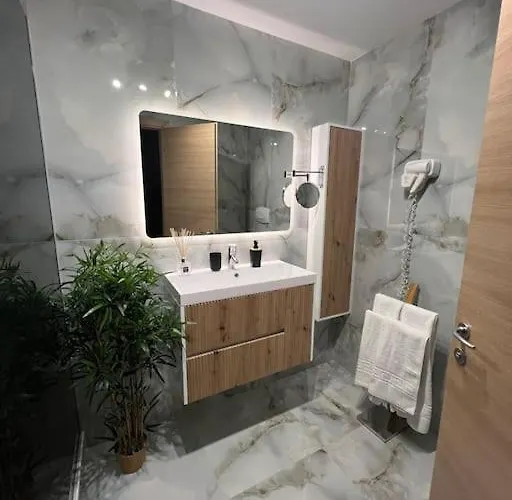 Lagoon 705 * Бухарест