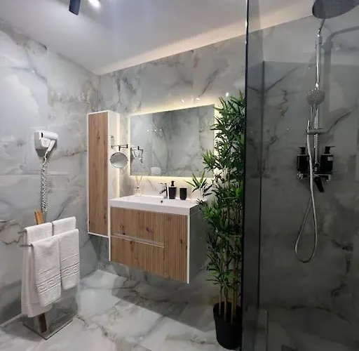 Lagoon 705 Апартаменти *