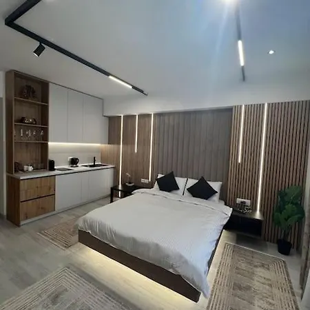 Lagoon 705 * Boekarest