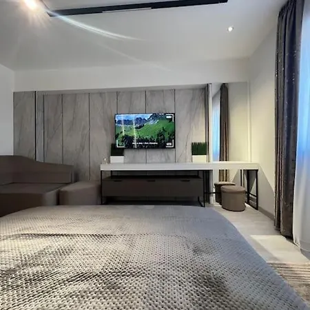 Lagoon 705 * Boekarest