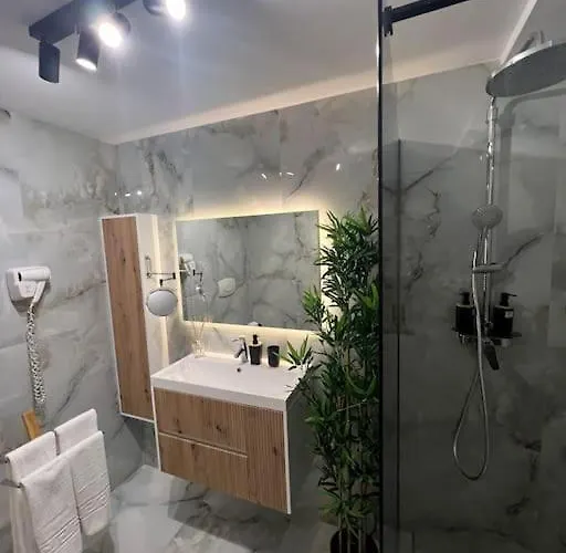 Lagoon 705 아파트 *